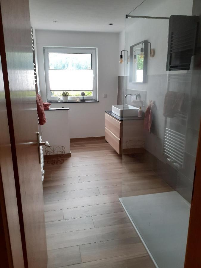 Helle, Moderne Am Waldrand In Für Max 4 Personen *